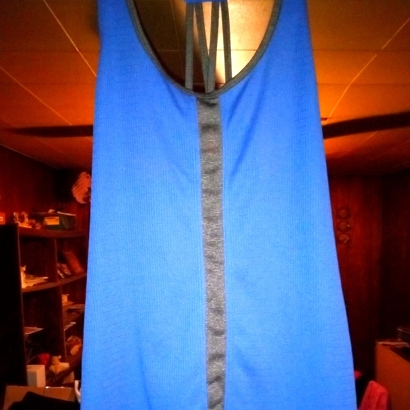 Avia 2 piece exercise outfit.  Pants are medium and the top is a small - Picture 2 of 5